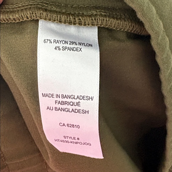 NWOT Ricki’s Olive Green Cargo Pants - Picture 5 of 5